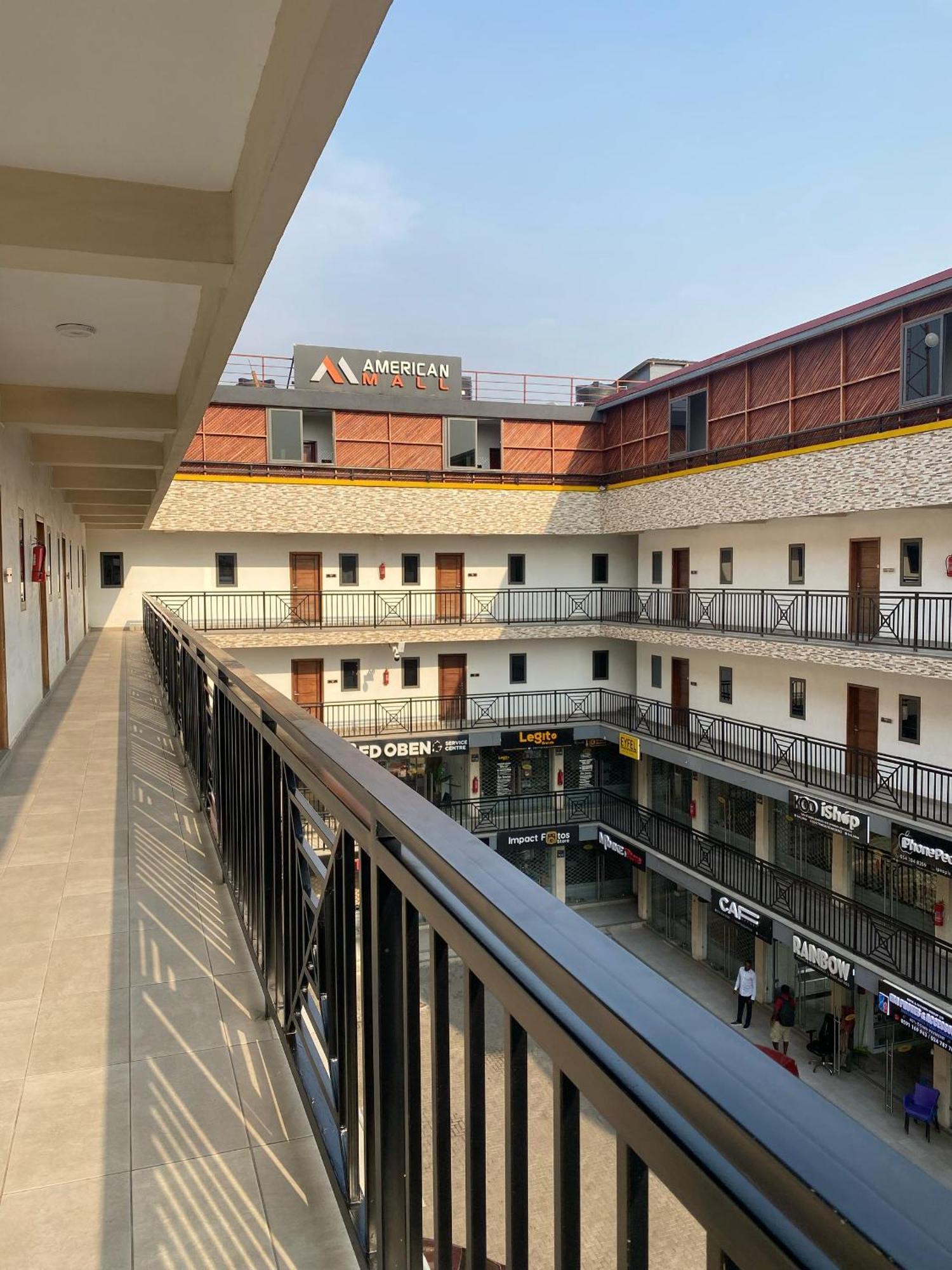 American Mall Accra Bagian luar foto